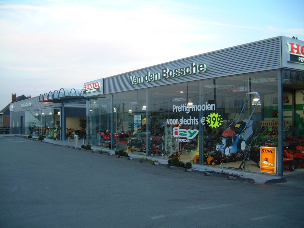 Winkel Tuinmachines Van den Bossche