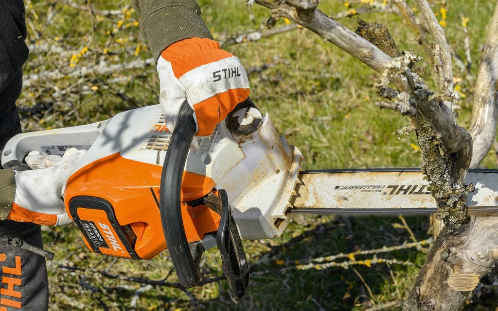 STIHL MSA220 IN ACTIE