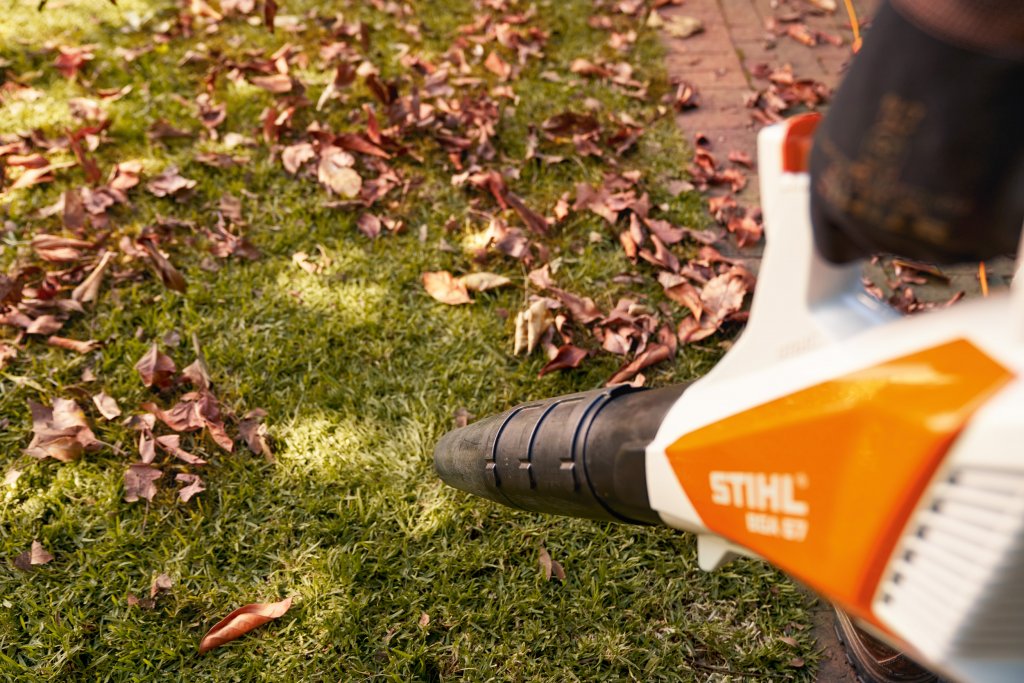 stihl bga 57 in actie