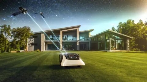 HONDA MIIMO2200i in communivatie met twee satelieten