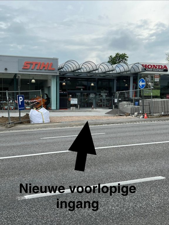 Van den Bossche tuinmachines tijdelijk ingang parking